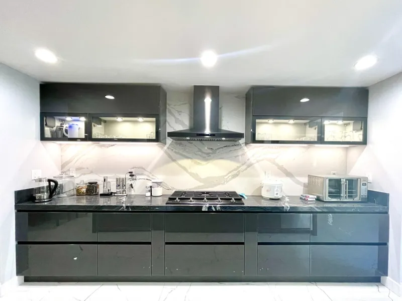 Beverly Italian cabinetry installation — Greater Toronto Area, Toronto by Stylish Cabinets