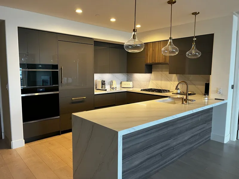 Young Italian cabinetry installation — Greater Toronto Area, Toronto by Stylish Cabinets
